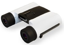 Бинокль Levenhuk Rainbow 8x25 White Snow Levenhuk Rainbow 8x25 White Snow – это безукоризненный дизайн и непревзойденное качество. Матовый корпус жемчужно-белого цвета отличается утонченной простотой линий, в нем нет ничего лишнего. Благодаря эргономичной конструкции и надежной сборке бинокль удобно ложится в руки, а его нежная шелковистая поверхность очень приятна на ощупь. Прекрасная оптика дает яркую картинку в естественных цветах. Исследуйте мир с Levenhuk Rainbow 8x25 White Snow!

Оптическая схема бинокля построена на roof-призмах. На линзы нанесено многослойное просветляющее покрытие, так что картинка получается по-настоящему живой. Совершенство в деталях, поэтому конструкция бинокля продумана до мелочей. Для комфортного использования бинокль снабжен мягкими резиновыми наглазниками – с их помощью вы сможете подобрать оптимальное расстояние от глаз до линз окуляров и снизить нагрузку на зрение. Подстроить бинокль под ваши индивидуальные особенности очень просто: предусмотрена возможность регулировки межзрачкового расстояния и диоптрийной коррекции.

Азотное наполнение корпуса предотвращает запотевание оптики, поэтому изображение всегда остается четким. Биноклю Levenhuk Rainbow 8x25 White Snow не страшен туман, дождь или снег.

Комплектация:

    Бинокль Levenhuk Rainbow 8x25 White Snow
    Ремешок
    Салфетка для ухода за оптикой
    Чехол
    Инструкция по эксплуатации и гарантийный талон.